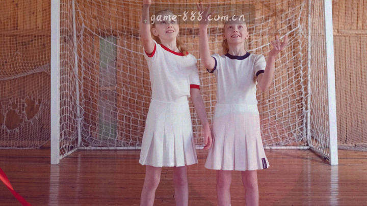 版本配置、开服表、礼包码与成批部署四类问题分别指向客服邮箱与客服电话